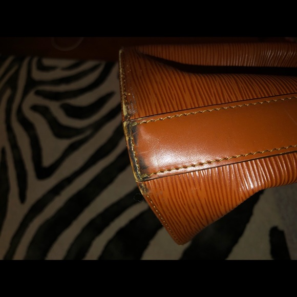 LOUIS VUITTON Epi Sac D'Epaule Kenyan shoulder bag - Picture 6 of 8